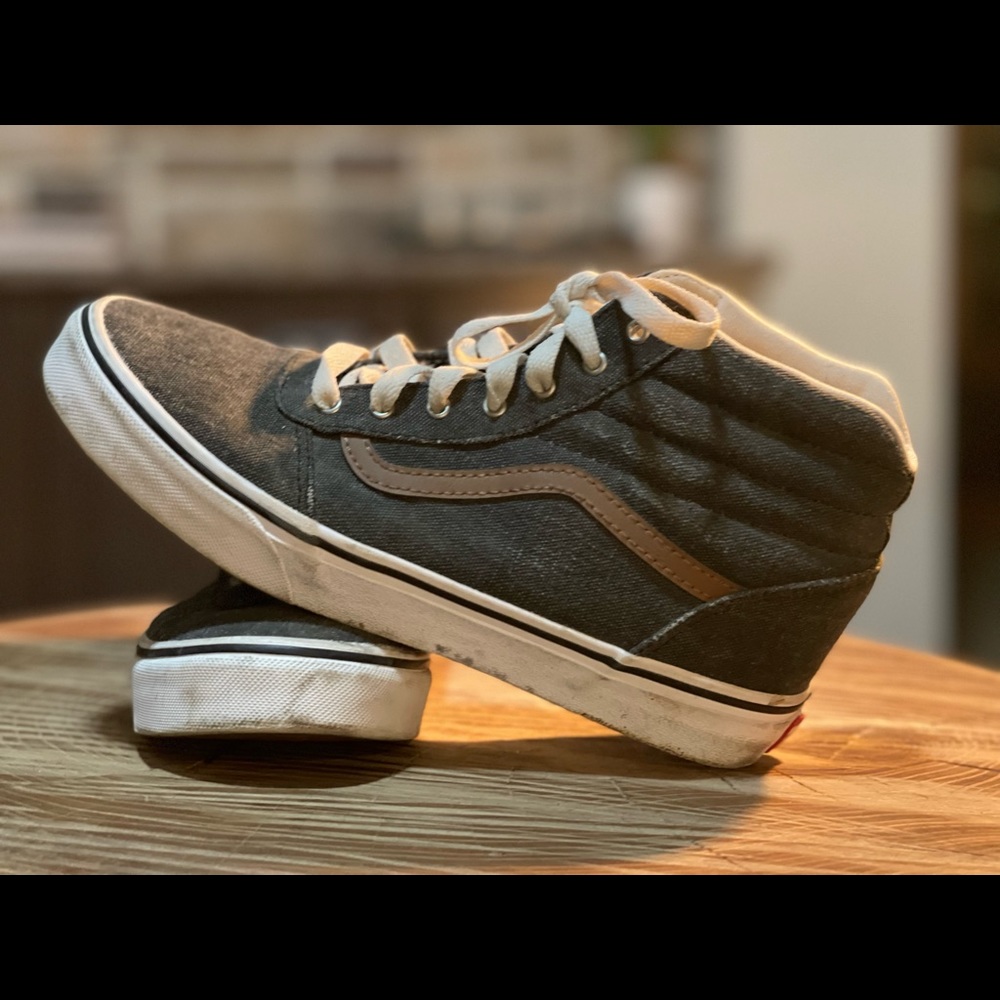 VANS Sk8-Hi Youth Size 6 Gray Denim